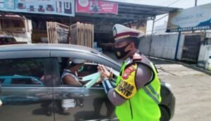 Terbaik! Operasi Zebra, Polres Bitung Bagikan Masker ke Pengguna Jalan