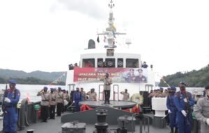 Dipimpin Kapolda Sulut, Begini Suasana Upacara Tabur Bunga di Perairan Selat Lembeh