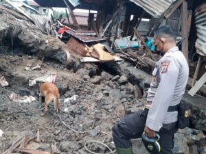 Berkat Bantuan Anjing Pelacak K-9 Polda Sulut, Satu Korban Longsor di Jalan Sea Ditemukan