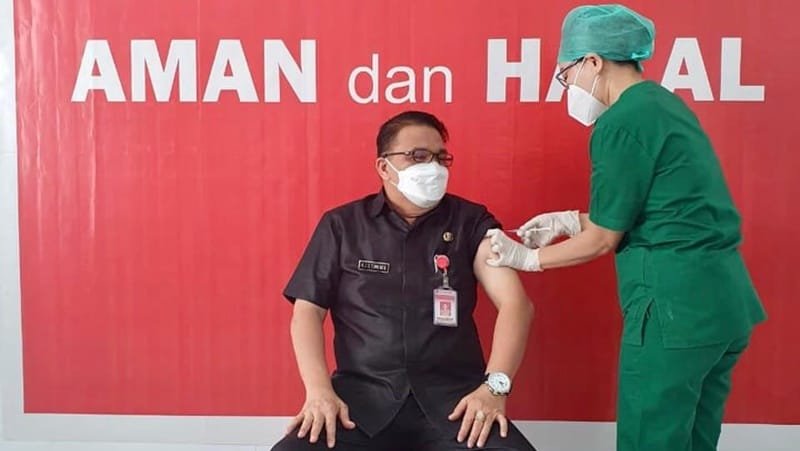 Kadis Kominfo Minahasa Terima Vaksin Tahap Pertama