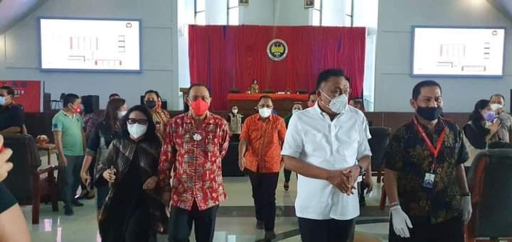 Bupati Minahasa dan Gubernur Sulut Tinjau Pelaksanaan Vaksinasi di UNIMA