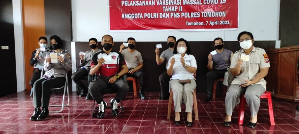 Personel Polres Tomohon Terima Vaksinasi Tahap 2