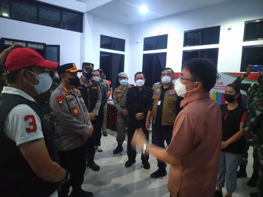 Wali Kota Manado Bersama Forkopimda Kunjungi Posko PPKM di Malalayang Satu