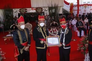 Pemerintah Kabupaten Minahasa Terima Penghargaan di HUT Provinsi Sulut ke-57