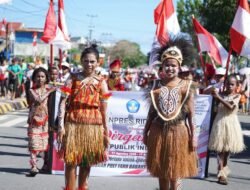 Mentambut HUT RI ke-78 Ribuan Siswa – Siswi di Biak Ikuti Karnaval Dengan Kostum Nusantara