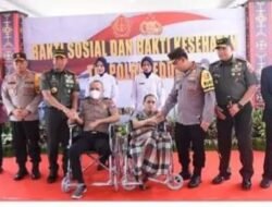 Kapolri Dan Panglima TNI Tinjau Bhakti Kesehatan Sekaligus Serahkan Bansos di Kota Ambon