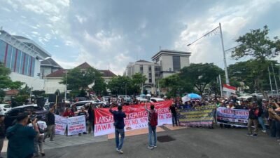 Pengemudi Ojek Online Semarang Tuntut Penetapan Penyesuaian Tarif, Polrestabes Semarang Amankan Aksi Demo