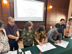 Penandatanganan MoU Antara FIB Unsrat Bersama Komunitas Dinding Manado