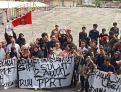 Unjuk Rasa Goyang DPRD Sulut Desak RUU PPRT Di Sahkan