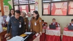 Sekda Kota Manado DR Micler CS Lakat Membuka Kegiatan ANBK di SD Negeri 125 Manado