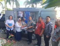 Kepala BPPW Sulut, Nurdiana Habibie, Serahkan Bantuan Kendaraan Instalasi Penjernih Air kepada Pemerintah Kota Manado 