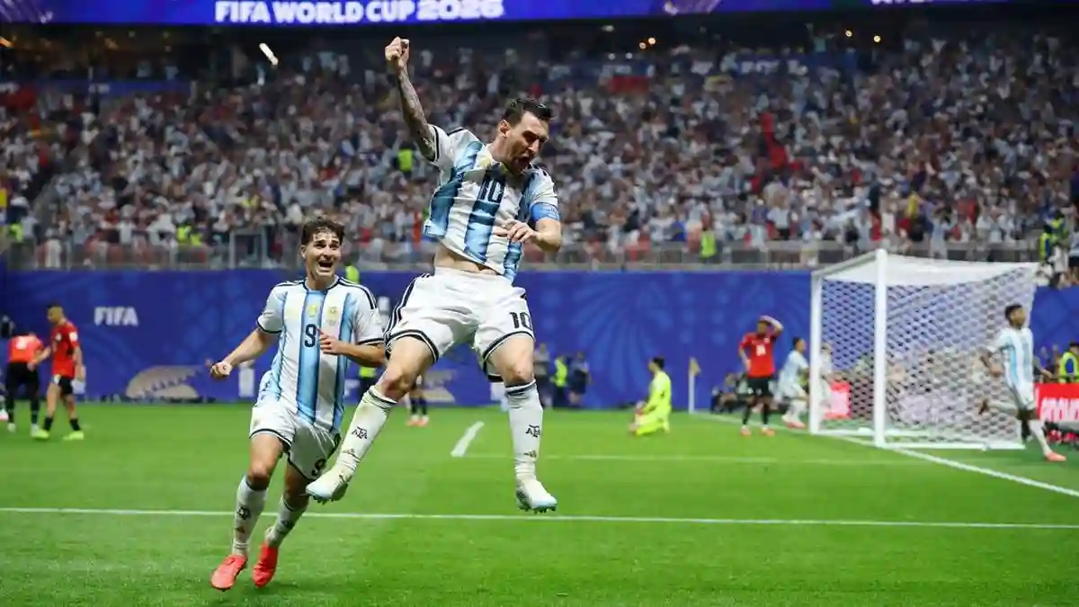 La Albiceleste Perkasa: Tiket Perempat Final Digenggam Usai Kalahkan Mesir 3-2, Sang Maestro Messi Kembali Bersinar!