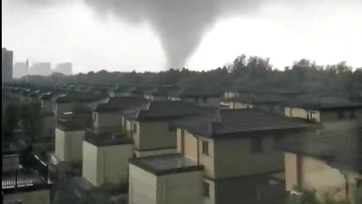 Tragedi Hubei: Dua Tornado Mengamuk, 11 Nyawa Melayang, Xi Jinping Perintahkan Evakuasi