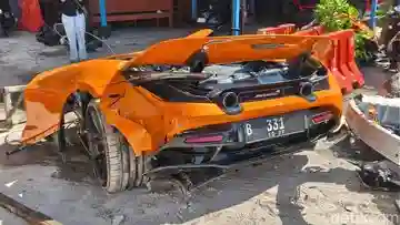 Misteri McLaren Terbelah Dua: Pelat Ferrari Jadi Sorotan Publik