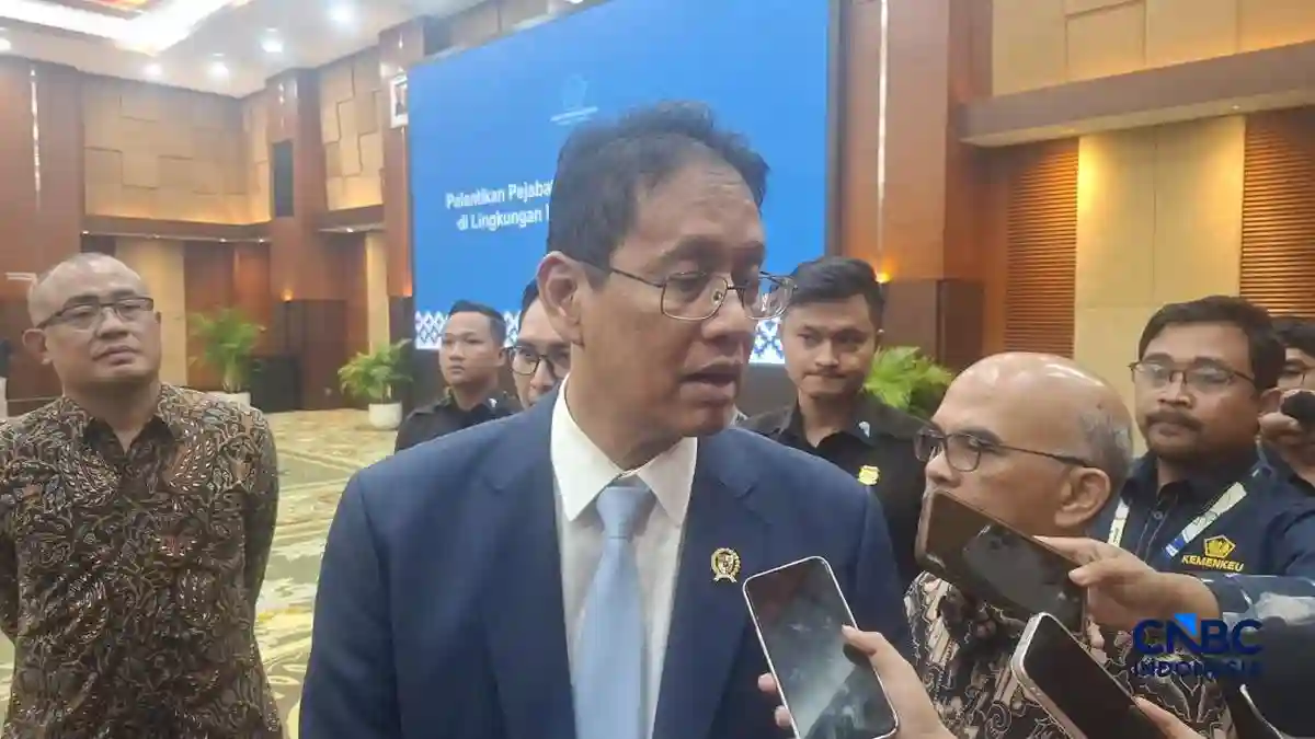 Rupiah Terperosok ke Rp18.000/USD, Menkeu Purbaya Angkat Tangan: "Tanya Saja Bank Sentral!"
