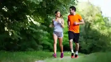 Lebih Santai, Tren 'Slow Jogging' Ternyata Bawa Sejuta Manfaat Tak Terduga