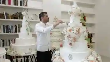 Seni Kuliner Prancis: Kue Pengantin Mewah Ala "Haute Couture" Ciptaan Chef Bastien Blanc-Tailleur