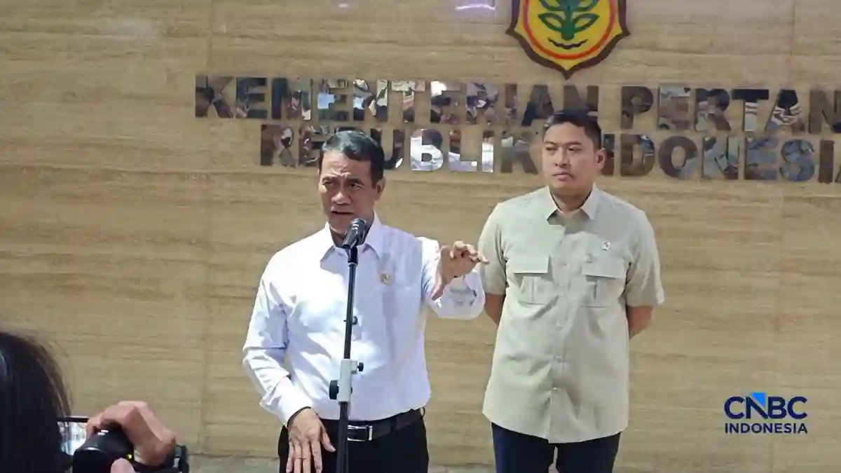 Inovasi Mengejutkan Petani Jombang: Terbang Pulang Kebun Pakai Drone, Mentan Amran Langsung Terinspirasi