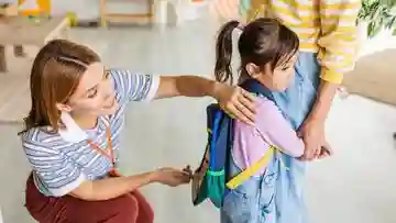 Atasi Rasa Malu Anak: Langkah Jitu Agar Si Kecil Percaya Diri Berbicara di Depan Umum