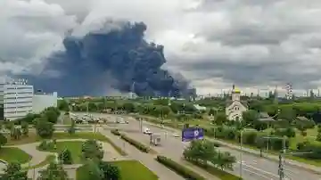 Serangan Kilat Ukraina Gempur Dua Gudang Minyak Raksasa Rusia: Api Berkobar di Tver dan Stavropol