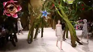 Chanel Bawa Fantasi Dongeng ke Panggung Paris Fashion Week Lewat Koleksi Couture Terbaru