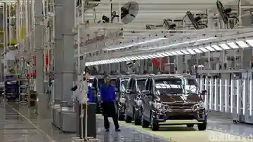 Strategi Jitu Wuling Bertahan di Kancah Otomotif Indonesia: Lebih dari Sekadar Impor dan Jual