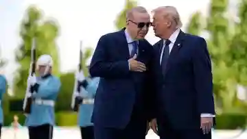 Hadiah Tak Biasa dari Erdogan: Pistol untuk Pemimpin Negara di KTT NATO