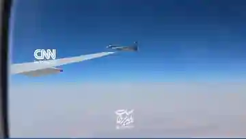Sorotan Langit Mashhad: Pesawat Jenazah Khamenei Dikawal Armada Jet Tempur Iran