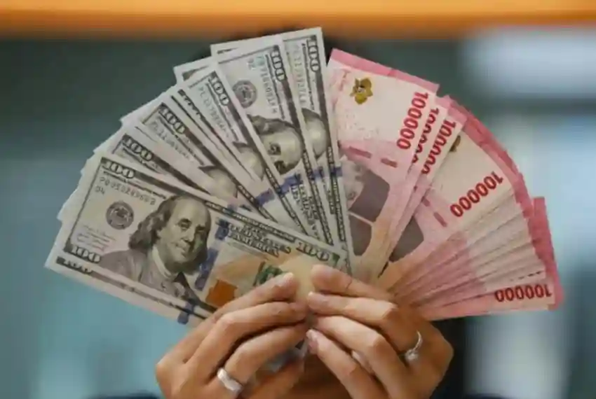 Rupiah Terjungkal ke Rp18.128 per Dolar AS: Analis Ungkap Biang Kerok Pelemahan Tajam