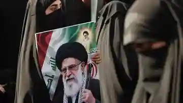 Iran Berduka: Ribuan Warga Iringi Jenazah Ali Khamenei Menuju Peristirahatan Terakhir di Mashhad