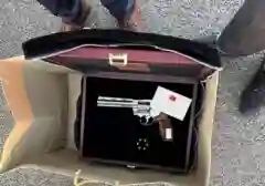 Bukan Sekadar Cinderamata, Erdogan Beri Bos NATO Senjata Revolver Magnum Buatan Turki