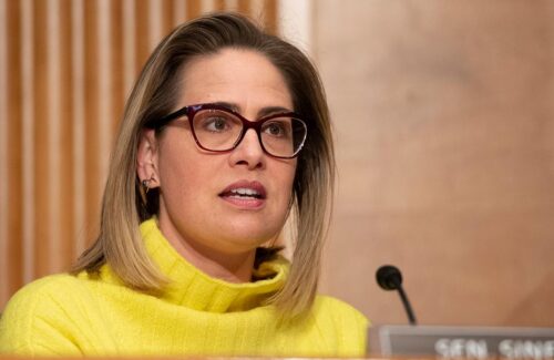 Keputusan Mengejutkan Senator Kyrsten Sinema: Peta Politik Senat AS 2024 Makin Kompleks Bagi Demokrat