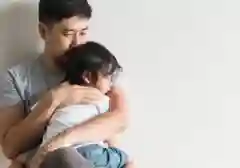 Mengupas 'Intensive Parenting': Antara Dukungan Penuh dan Potensi Dampak Negatif