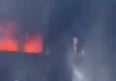 Drama Atap Pabrik Sepatu China: Api Mengamuk, Puluhan Terjebak di Ketinggian