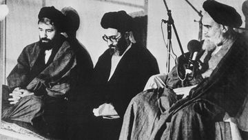 Jejak Sang Pewaris: Dari Murid Setia hingga Pemimpin Tertinggi Iran, Kisah Ali Khamenei