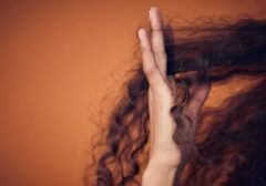 Rambut Kusut Bikin Bete? Ini Rahasia Rambut Lurus dan Mudah Diatur Seketika!