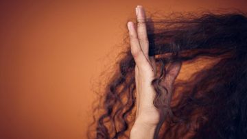 Rambut Kusut Bikin Bete? Ini Rahasia Rambut Lurus dan Mudah Diatur Seketika!