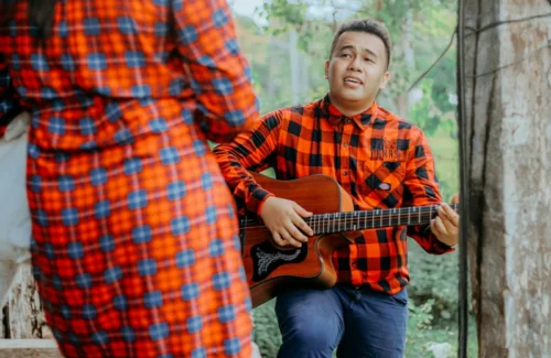 Indro Warkop Rilis 'Dan Aku Rindu', Melodi Pilu untuk Sahabat yang Telah Berpulang