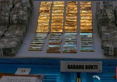 Jejak Korupsi Terungkap: Polisi Sita Rp 1 Miliar, Emas Batangan dari 12 Lokasi