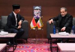 Diplomasi Kunci: Menlu RI Sugiono Bertemu Rekan Iran di Tanah Suci Mashhad