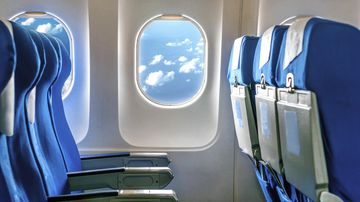 Detik-Detik Mengerikan: Jendela Pesawat Ryanair Lepas di Udara, Penumpang Nyaris Terenggut