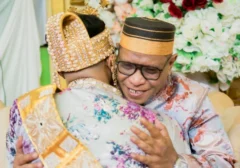 Ayah Mahasiswa PNJ Nangis Minta Maaf di Kampus, Aksi Bersujud Tuai Simpati