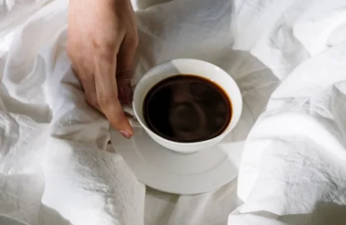 Pecinta Kopi Tetap Bisa Tidur Nyenyak di 2026: Ini 5 Strategi Ampuh Atasi Insomnia