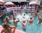 Pesta Bola dan Mentari di Miami: Ribuan Suporter Inggris dan Norwegia Serbu Pantai Emas