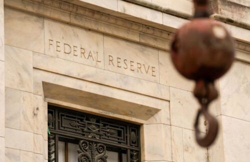 Ancaman Perang AI Guncang Ekonomi AS: The Fed Ungkap Potensi Kenaikan Bunga