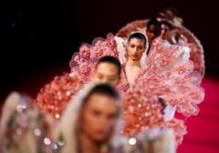 Manish Malhotra: Panggung Couture Paris Jadi Surat Cinta Sang Desainer untuk Ibunda Tercinta