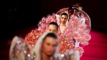 Manish Malhotra: Panggung Couture Paris Jadi Surat Cinta Sang Desainer untuk Ibunda Tercinta