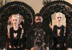 Terinspirasi Candi Kuno, Gaun Couture Rahul Mishra 'Hidup'kan Ukiran Ribuan Tahun