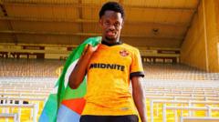Drama Transfer: Pemain Kiri Comoros Rafiki Said Resmi Berseragam Wolves, Teken Kontrak Tiga Tahun