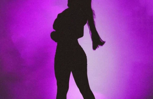 Luar Biasa! Studio Depok Ciptakan Visual Ikonik untuk Single Terbaru Ariana Grande
